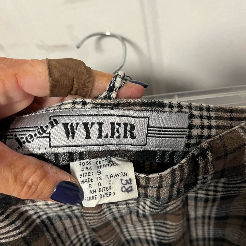 Vintage Jean Wyler Classic Plaid women’s stirrup Pants in Brown and Black - Picture 4 of 4